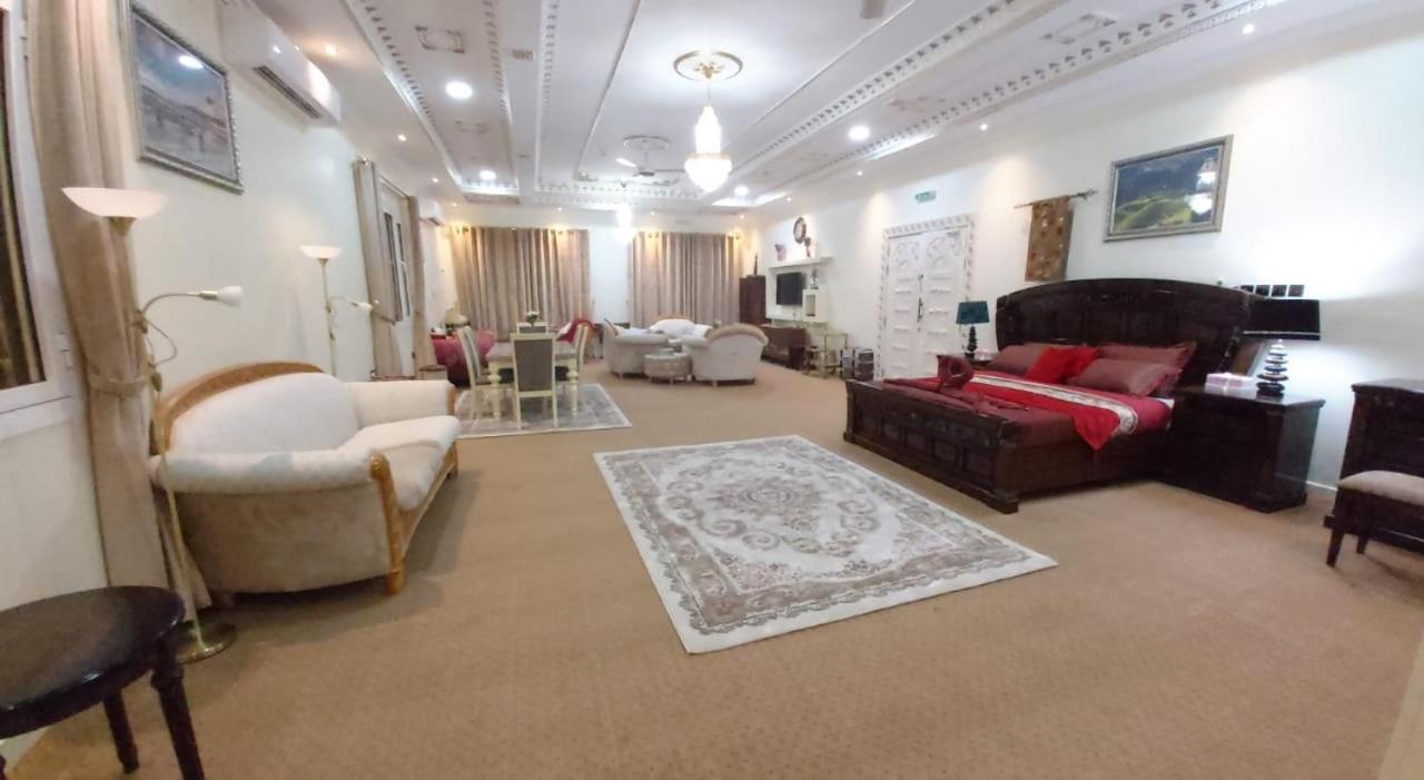 Sur Bandar Al Ayjah Hotel Apartments Eksteriør billede