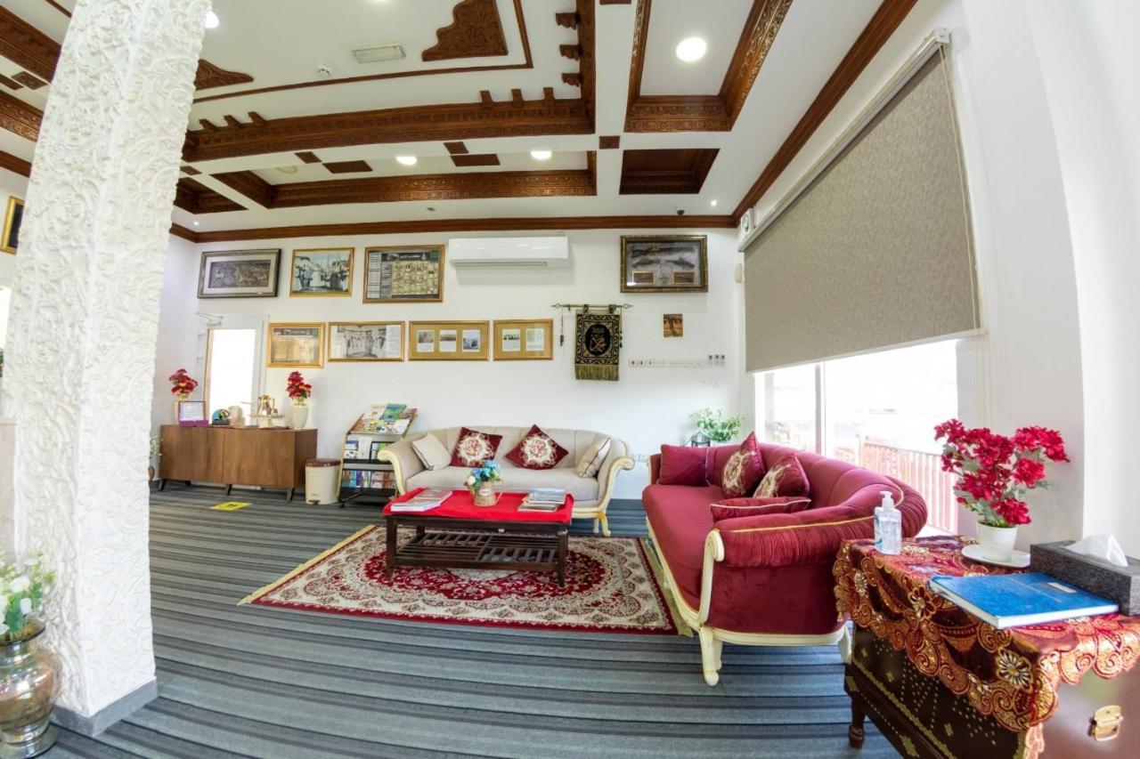 Sur Bandar Al Ayjah Hotel Apartments Eksteriør billede
