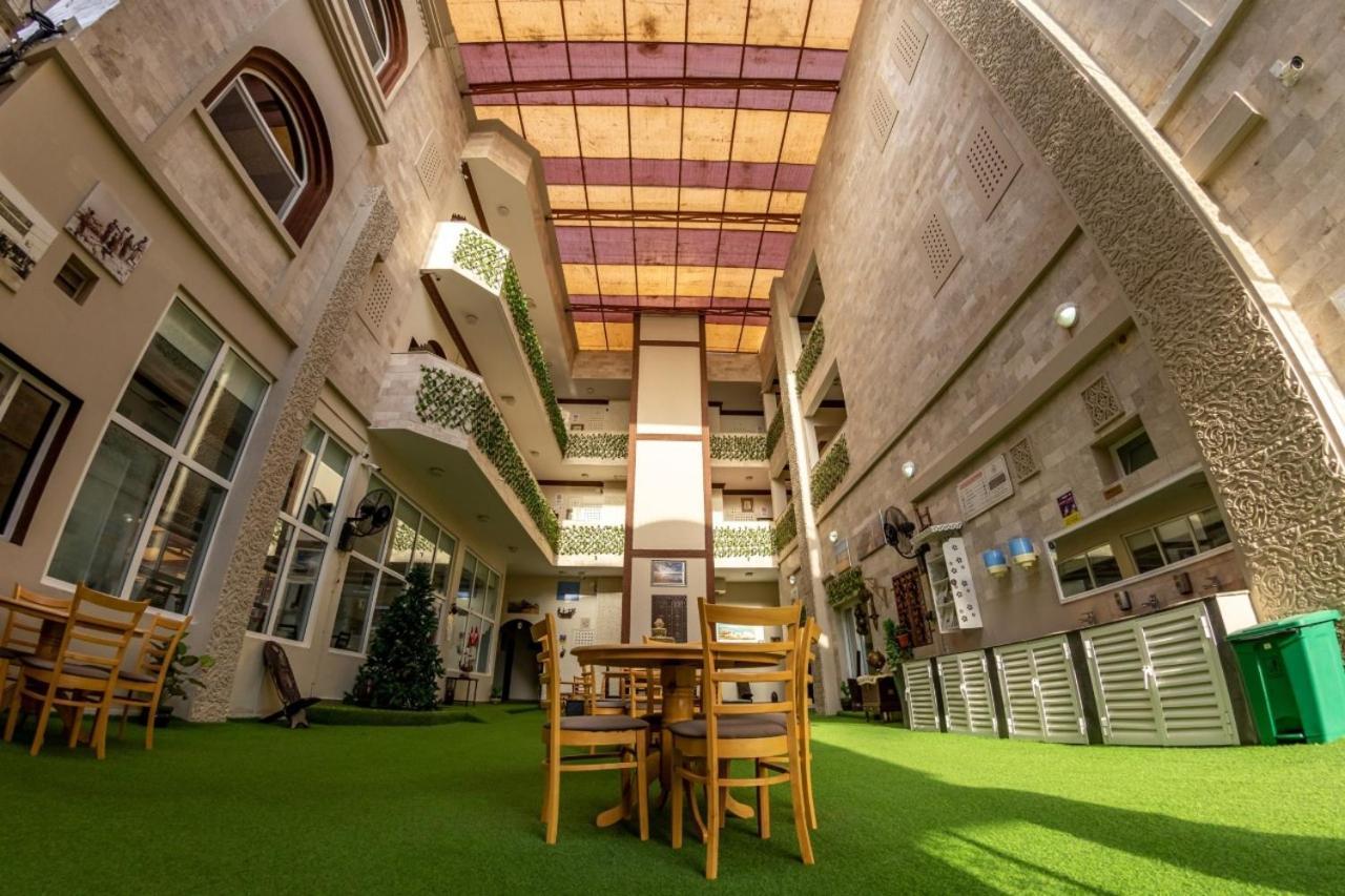 Sur Bandar Al Ayjah Hotel Apartments Eksteriør billede