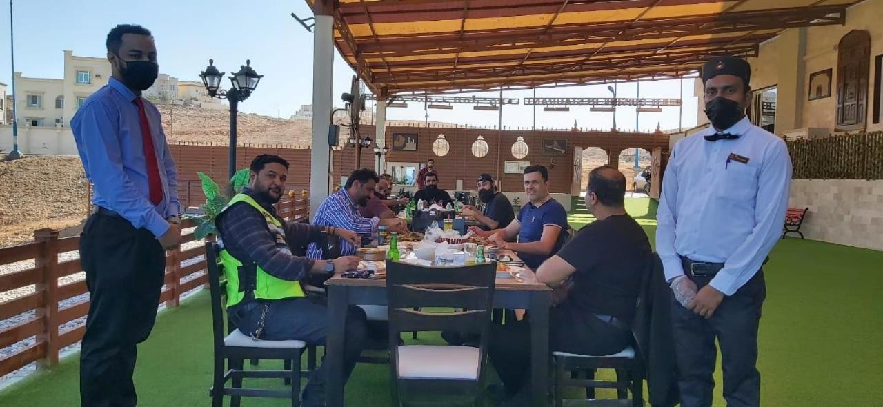 Sur Bandar Al Ayjah Hotel Apartments Eksteriør billede