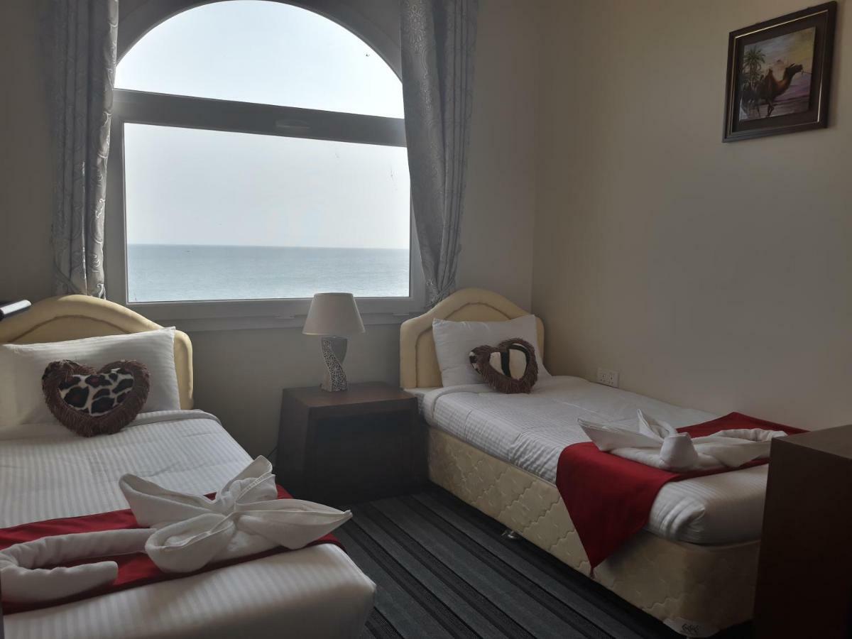 Sur Bandar Al Ayjah Hotel Apartments Eksteriør billede